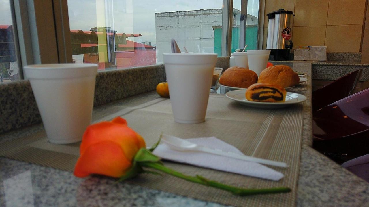 Olympus Plaza Hotel Quito Buitenkant foto